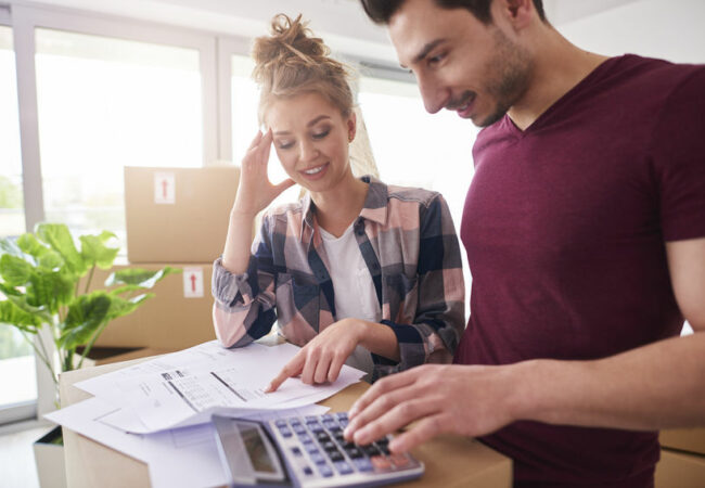Worried couple examining expenses after moving into new house demenager pas cher