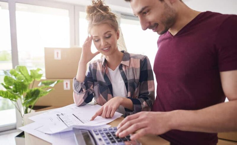Worried couple examining expenses after moving into new house demenager pas cher