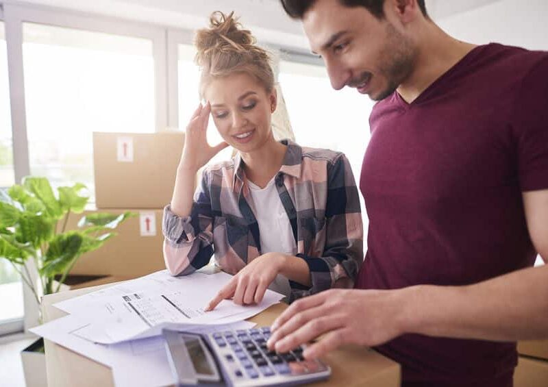 Worried couple examining expenses after moving into new house demenager pas cher